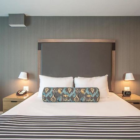 Sandman Signature Ottawa Airport Hotel Екстер'єр фото