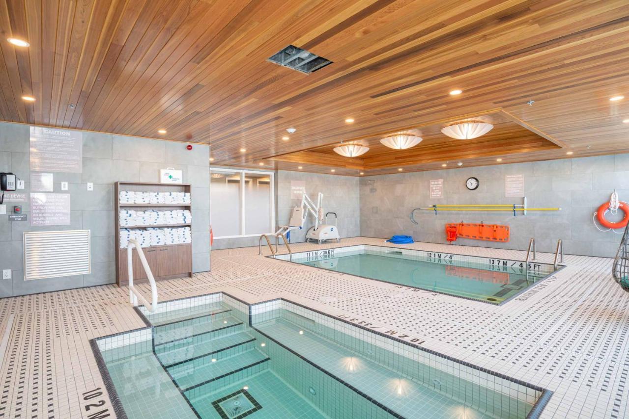 Sandman Signature Ottawa Airport Hotel Екстер'єр фото