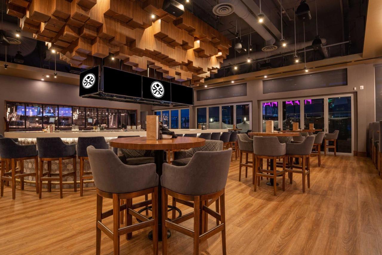 Sandman Signature Ottawa Airport Hotel Екстер'єр фото