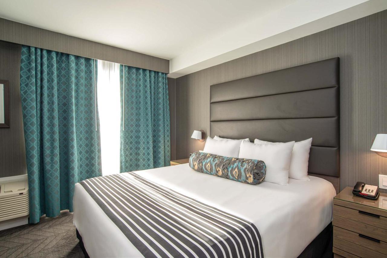 Sandman Signature Ottawa Airport Hotel Екстер'єр фото