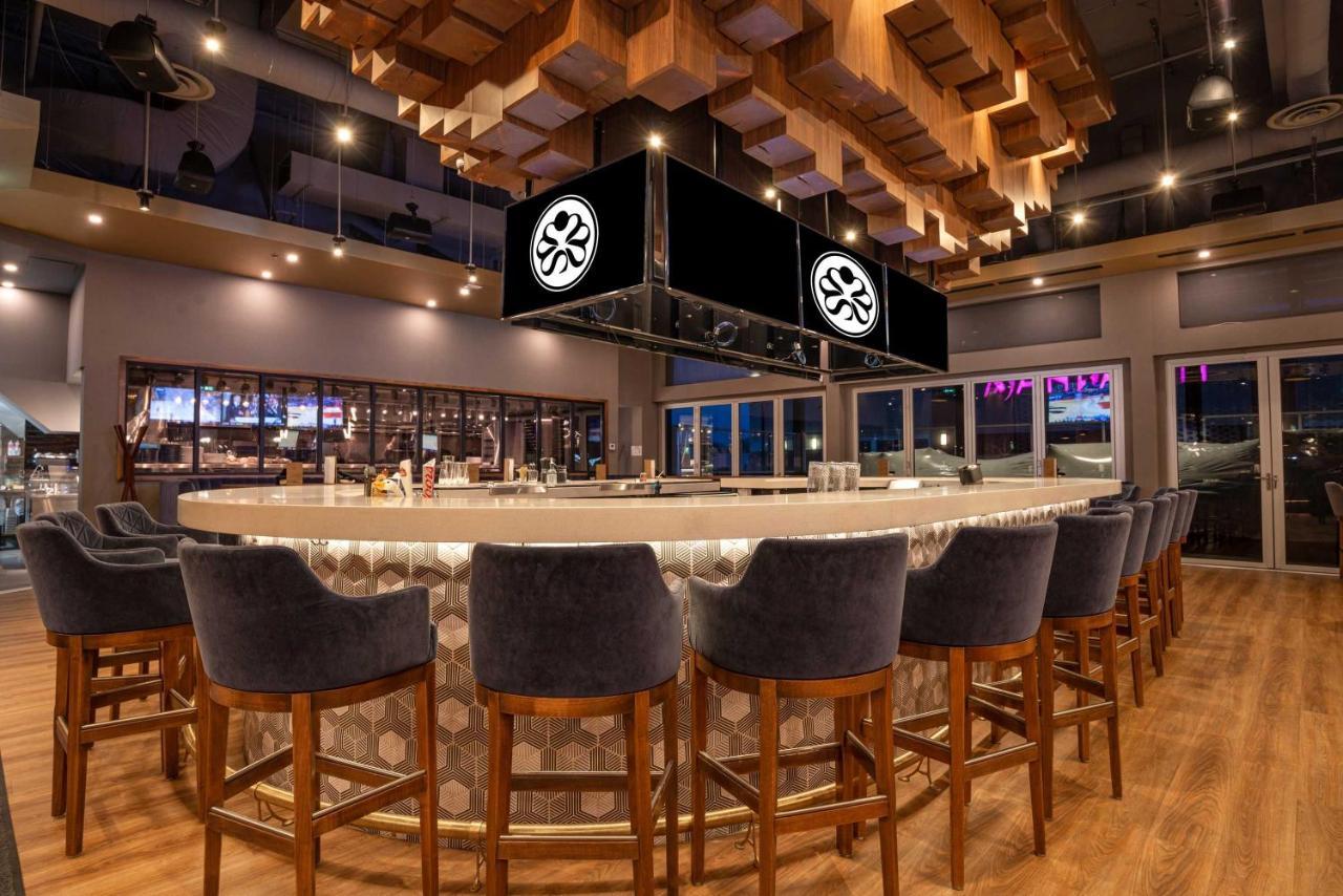 Sandman Signature Ottawa Airport Hotel Екстер'єр фото
