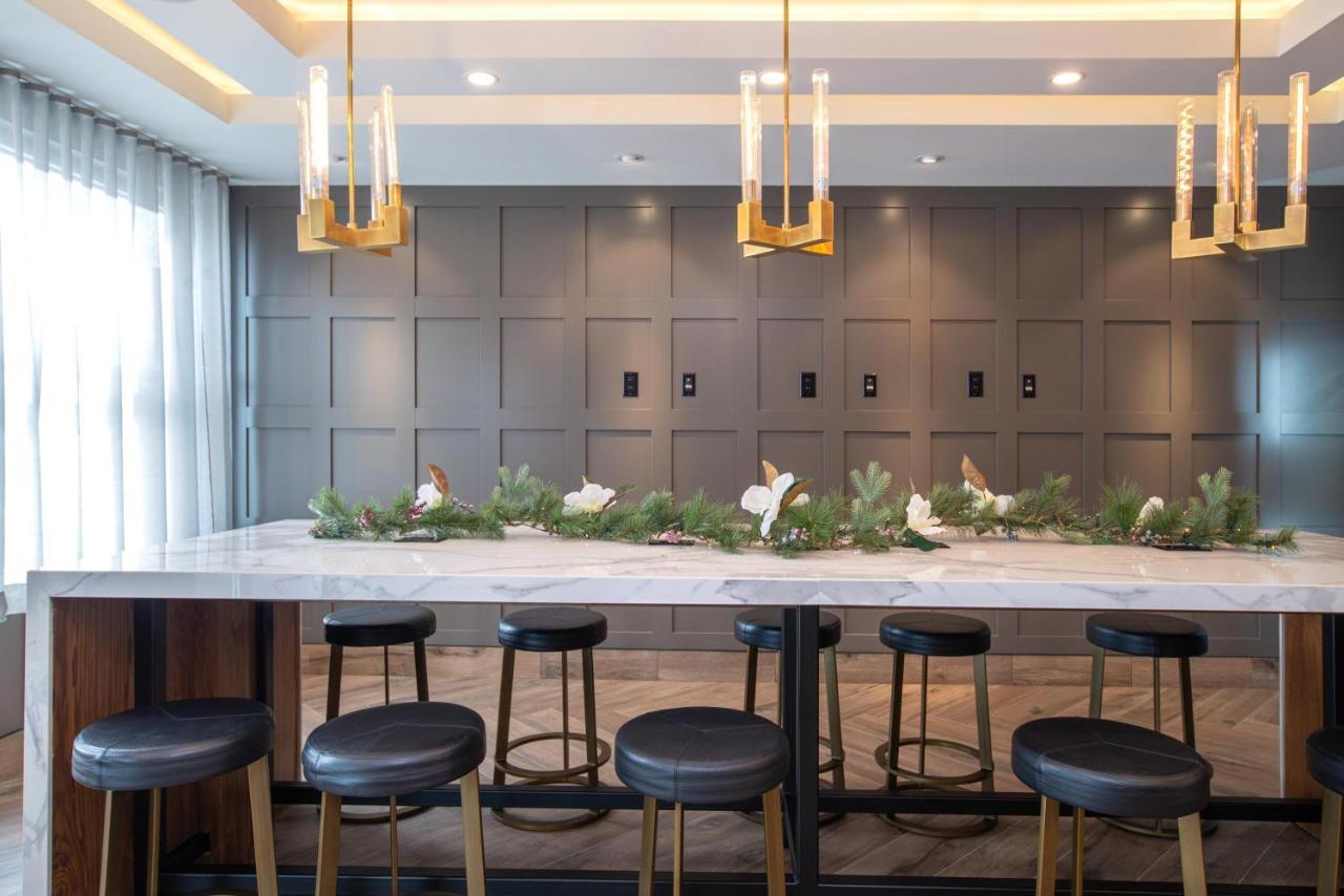 Sandman Signature Ottawa Airport Hotel Екстер'єр фото