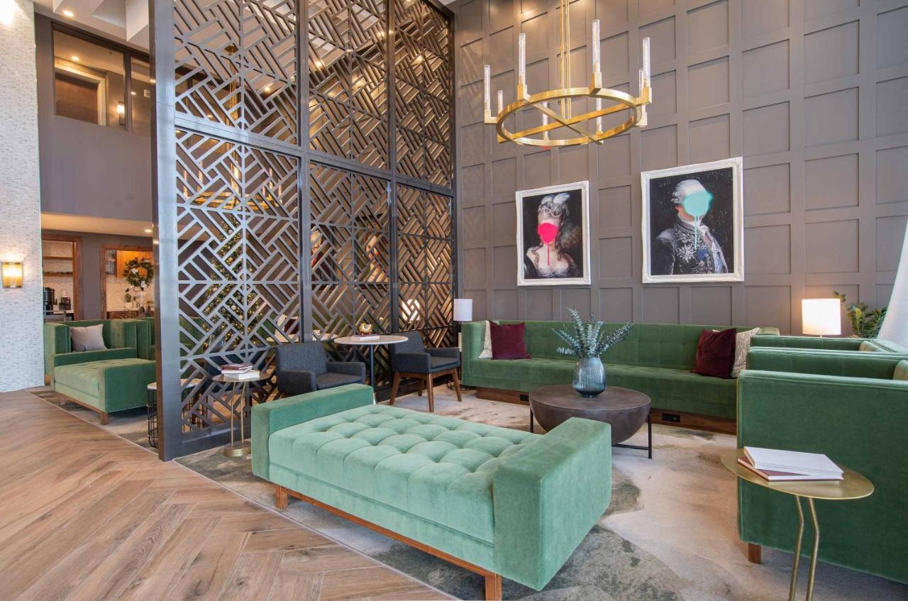 Sandman Signature Ottawa Airport Hotel Екстер'єр фото