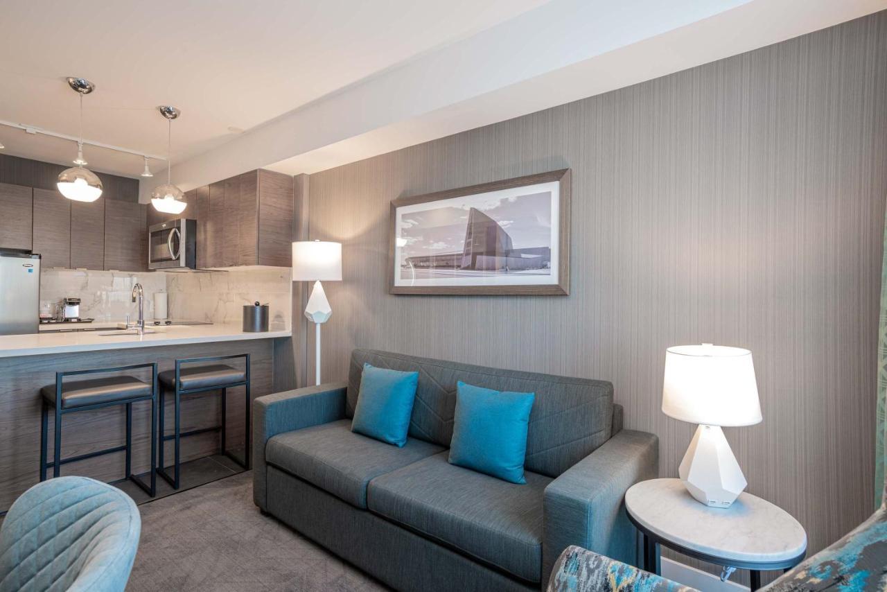 Sandman Signature Ottawa Airport Hotel Екстер'єр фото