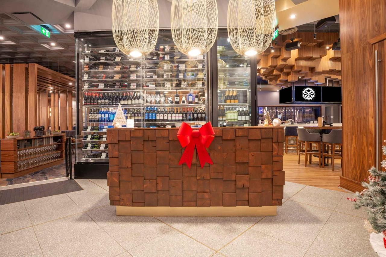 Sandman Signature Ottawa Airport Hotel Екстер'єр фото