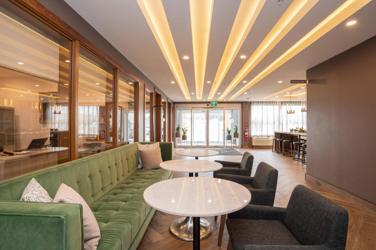 Sandman Signature Ottawa Airport Hotel Екстер'єр фото