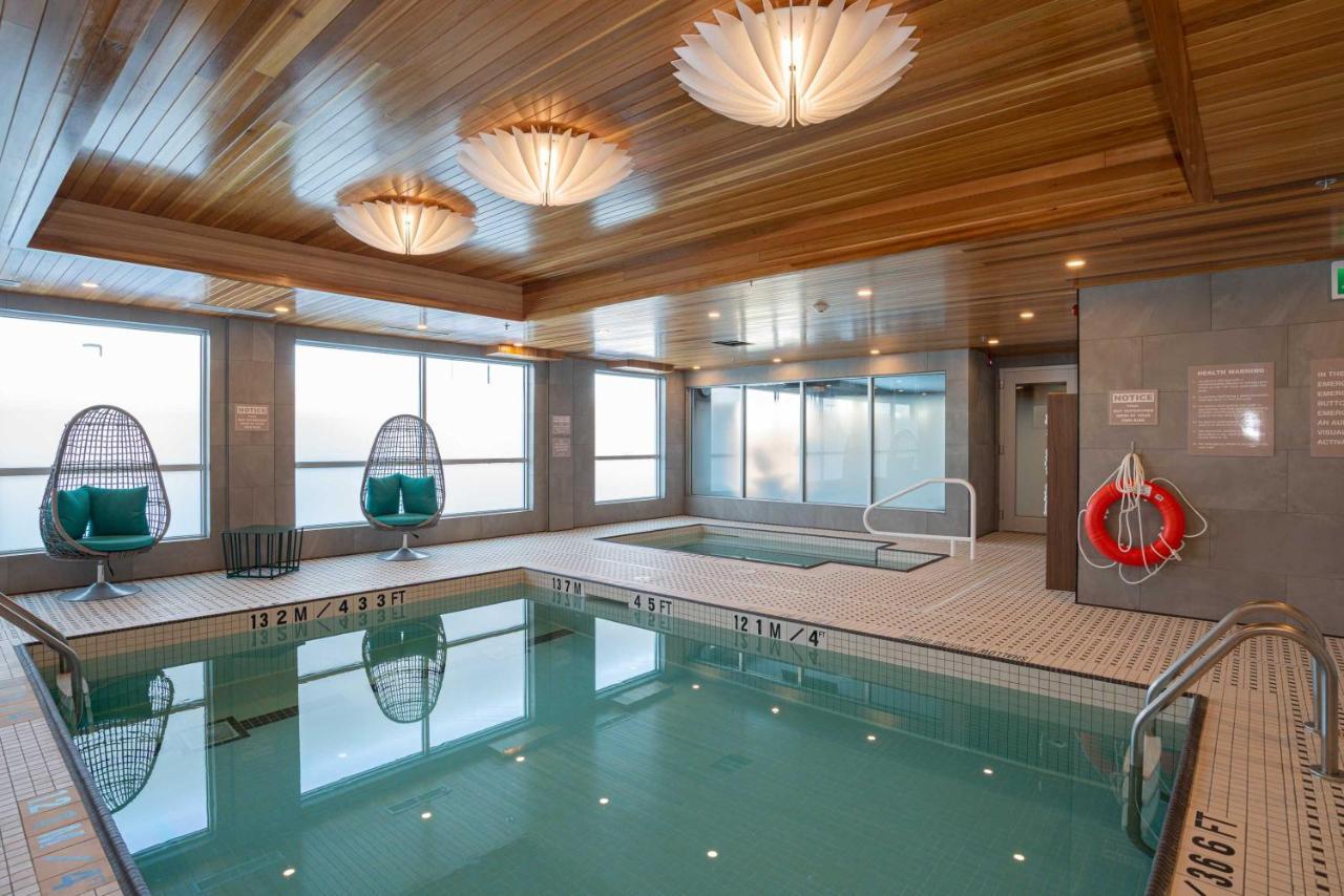 Sandman Signature Ottawa Airport Hotel Екстер'єр фото