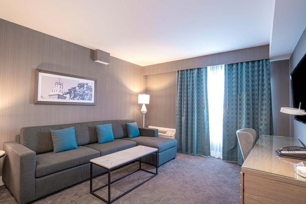 Sandman Signature Ottawa Airport Hotel Екстер'єр фото