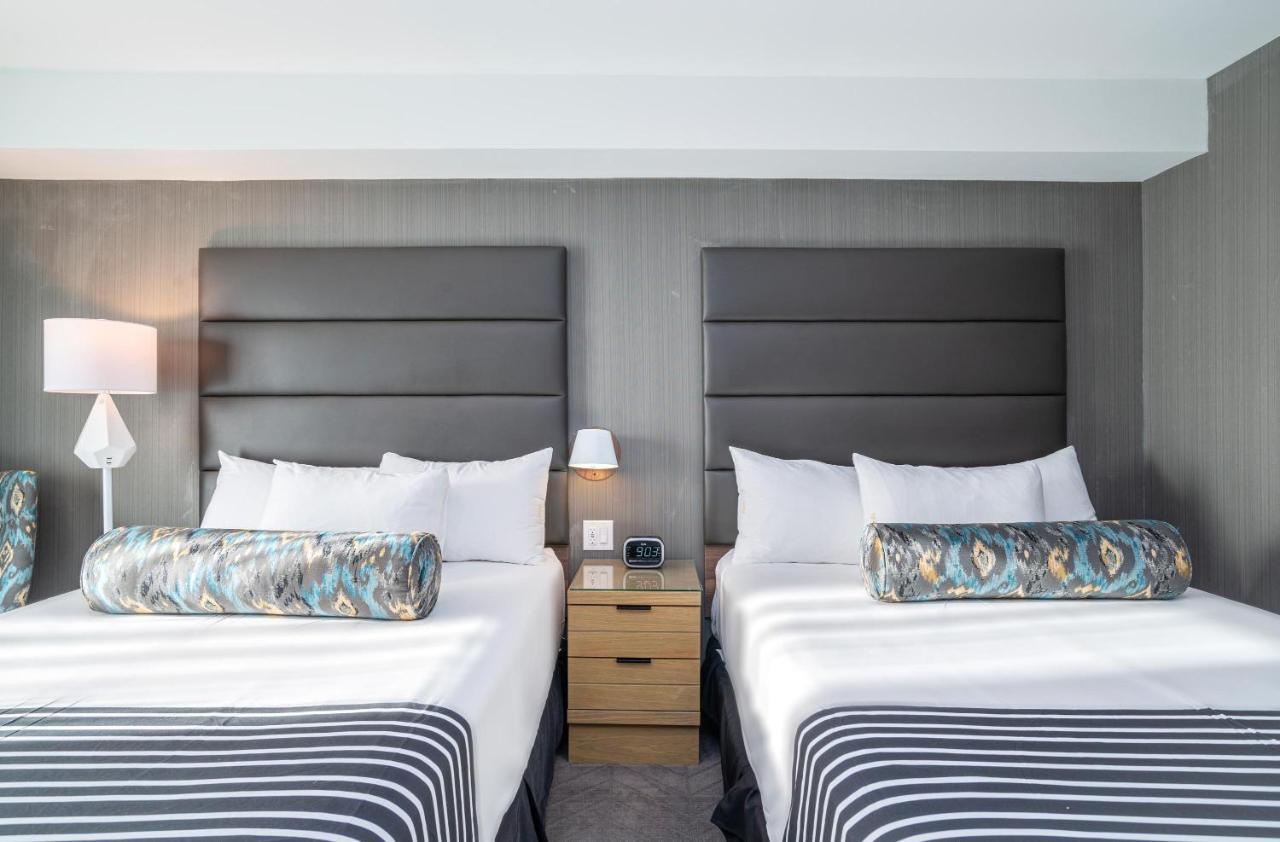 Sandman Signature Ottawa Airport Hotel Екстер'єр фото