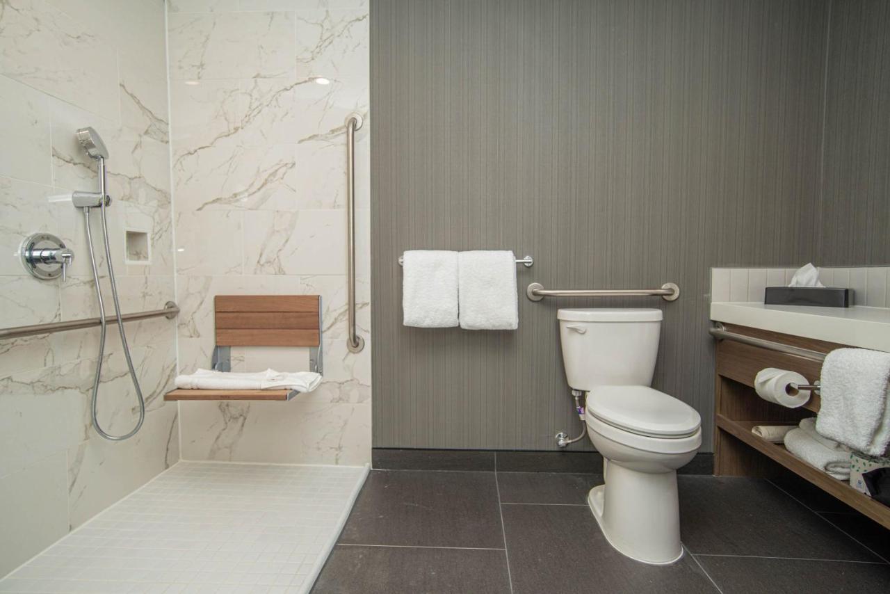 Sandman Signature Ottawa Airport Hotel Екстер'єр фото