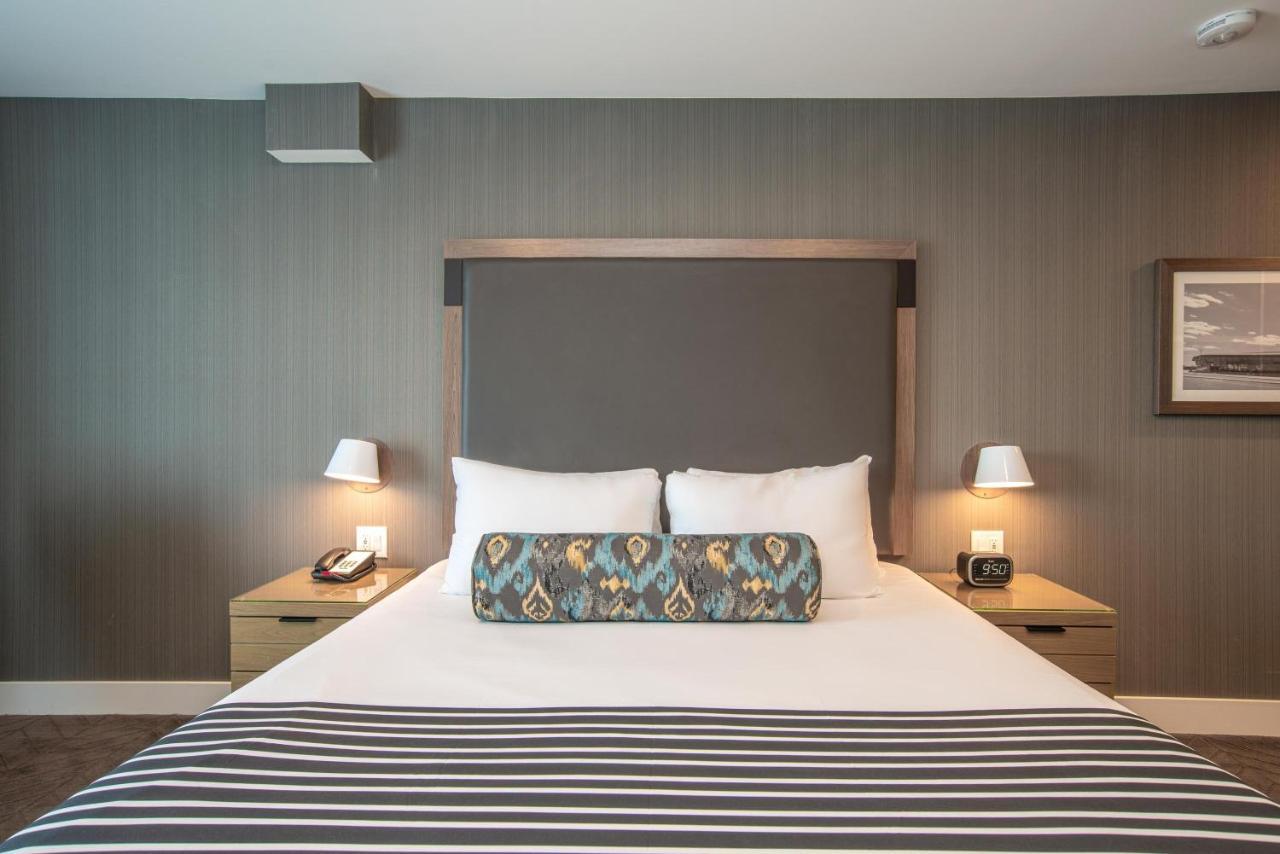 Sandman Signature Ottawa Airport Hotel Екстер'єр фото