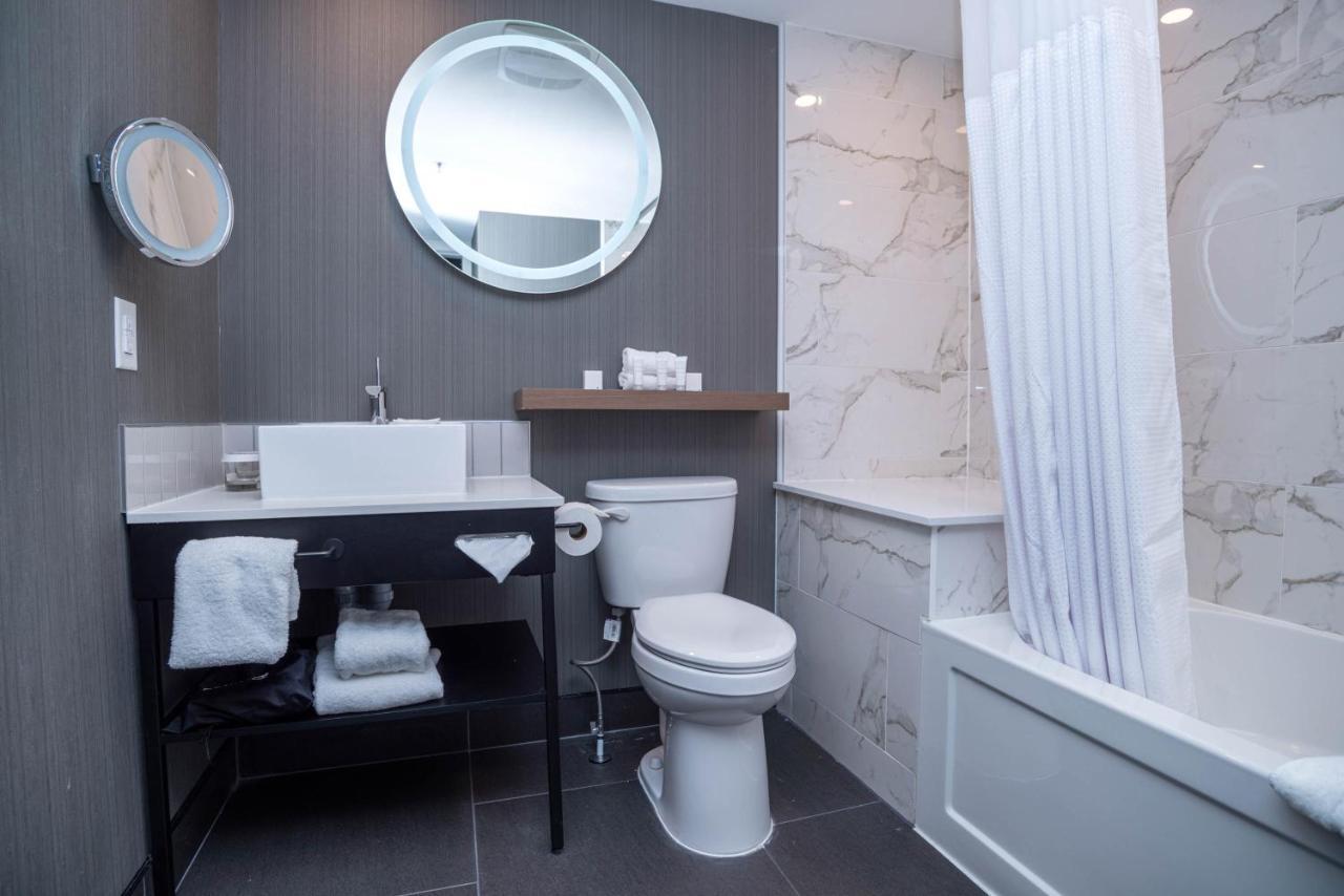 Sandman Signature Ottawa Airport Hotel Екстер'єр фото