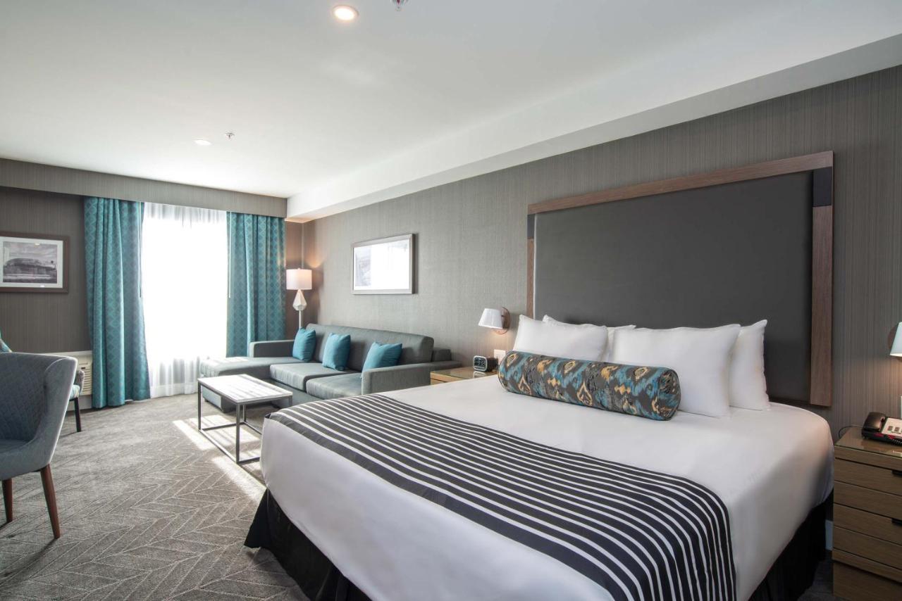 Sandman Signature Ottawa Airport Hotel Екстер'єр фото