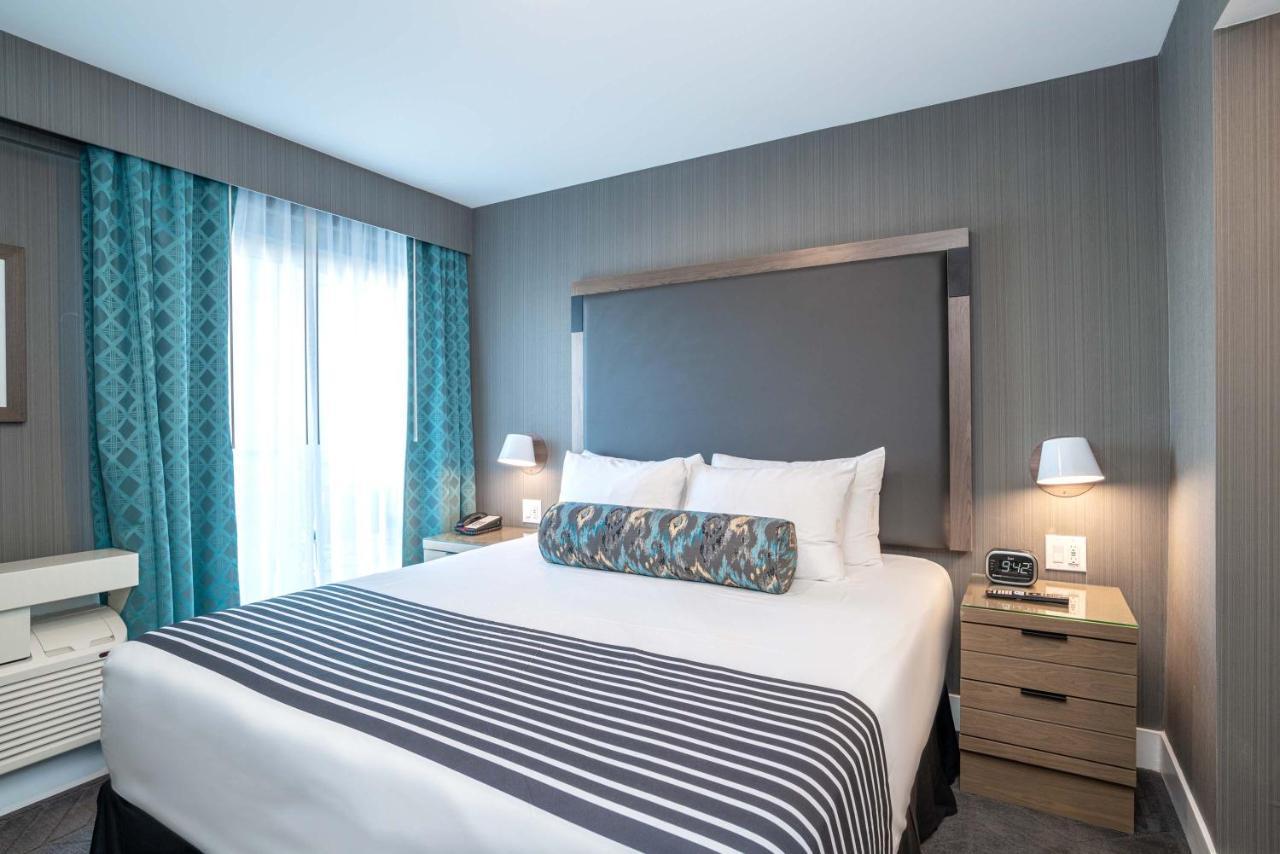 Sandman Signature Ottawa Airport Hotel Екстер'єр фото