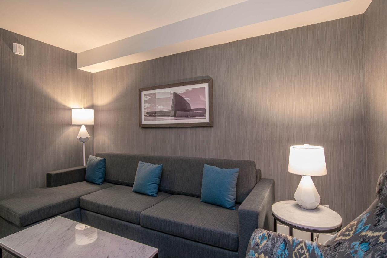 Sandman Signature Ottawa Airport Hotel Екстер'єр фото